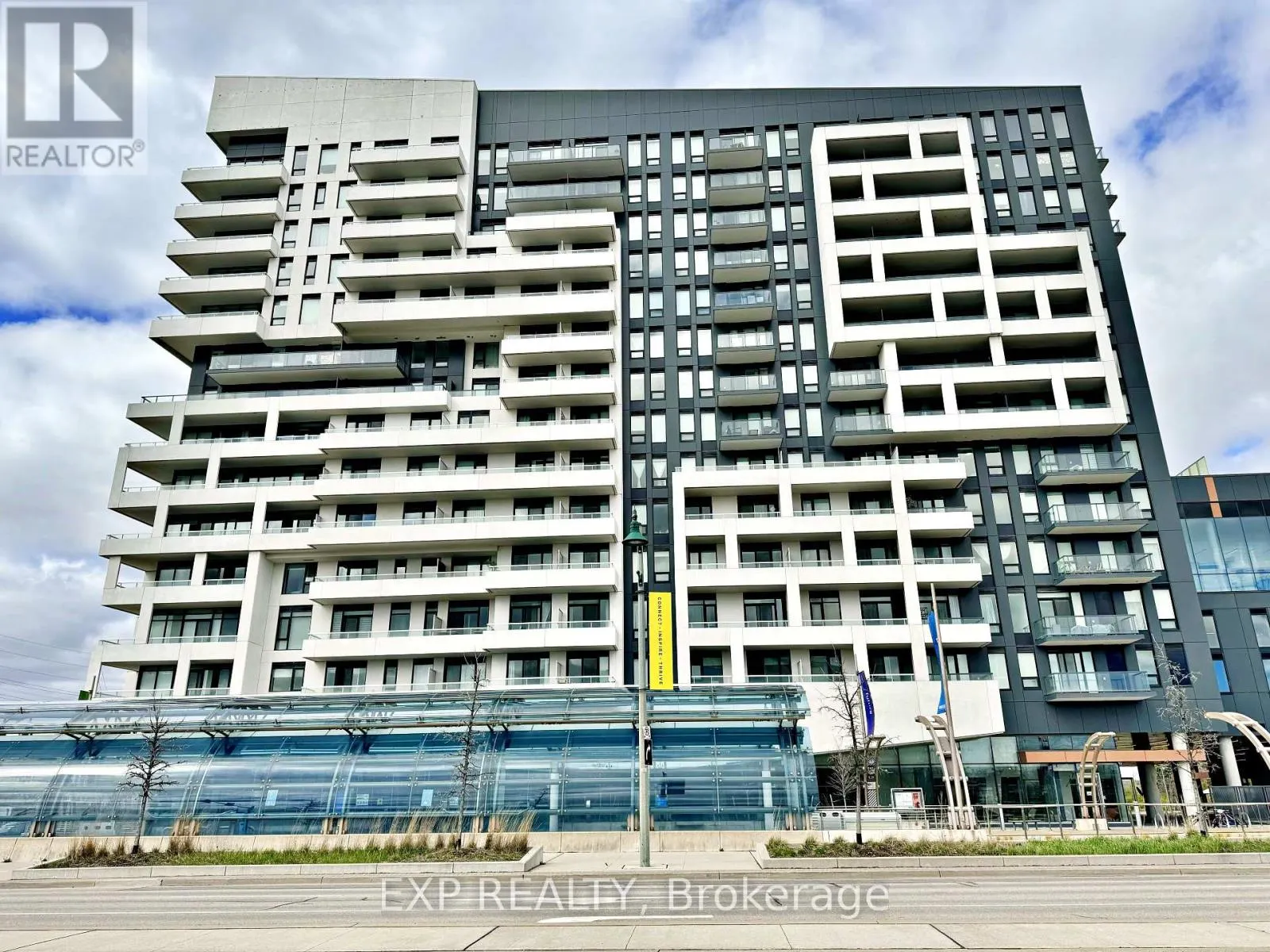 712 - 10 ROUGE VALLEY DRIVE W