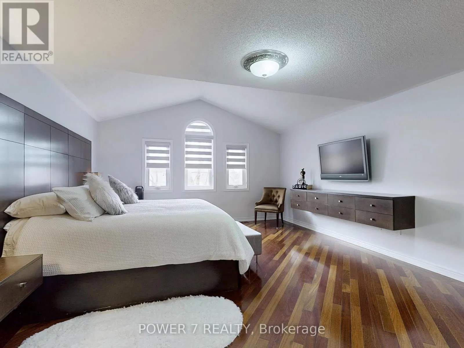 76 SILVER ROSE CRESCENT