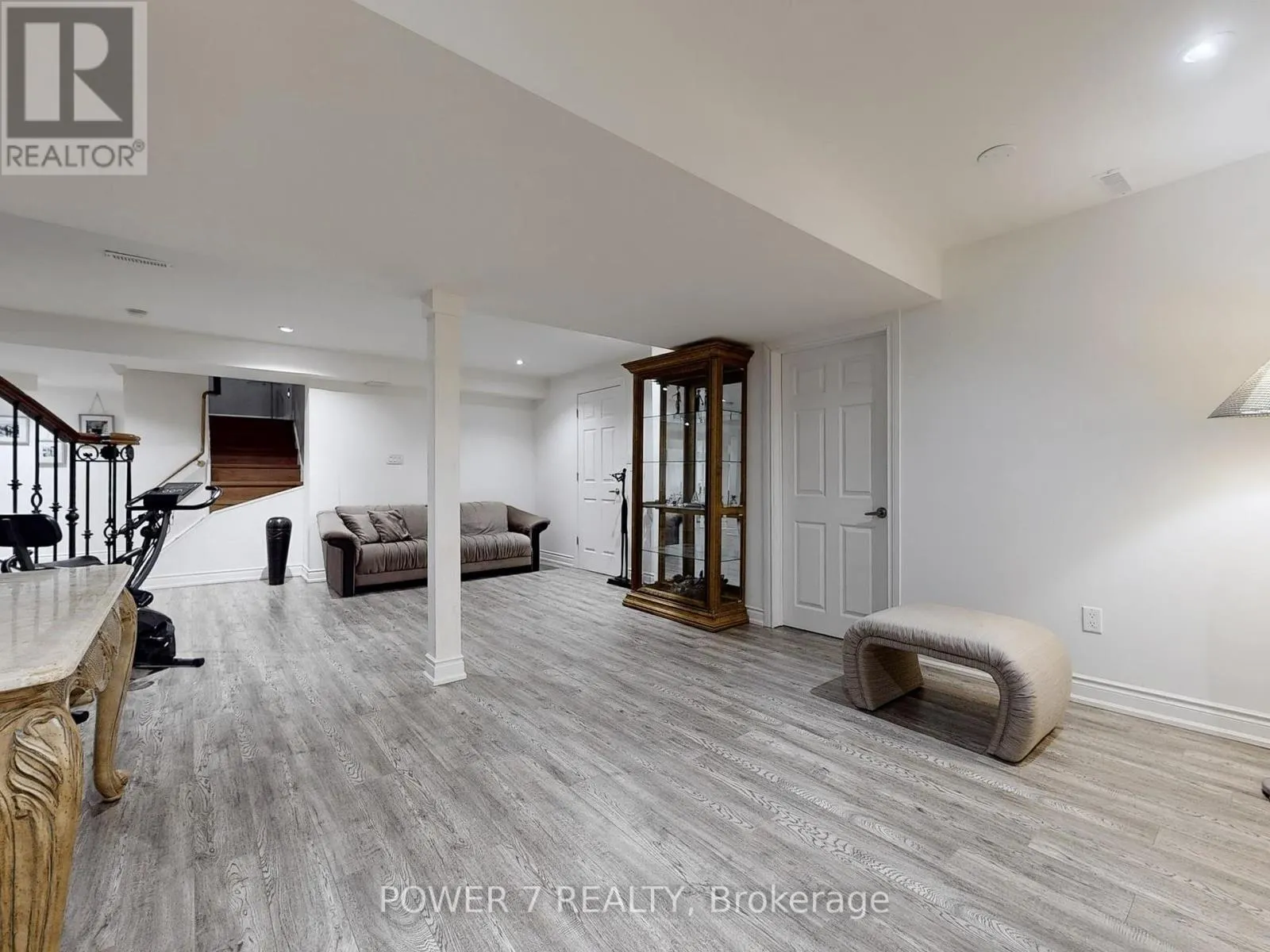 76 SILVER ROSE CRESCENT