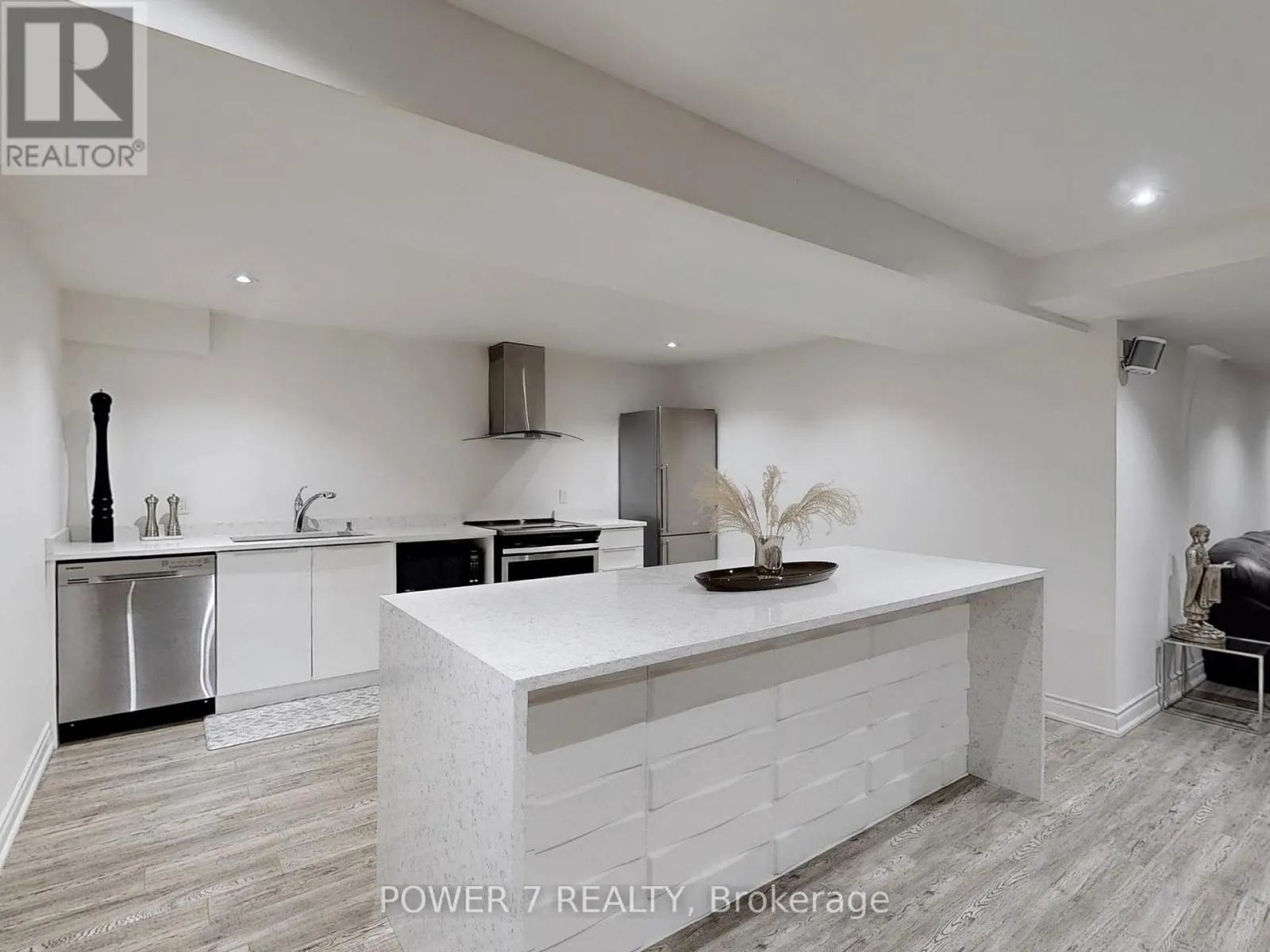 76 SILVER ROSE CRESCENT