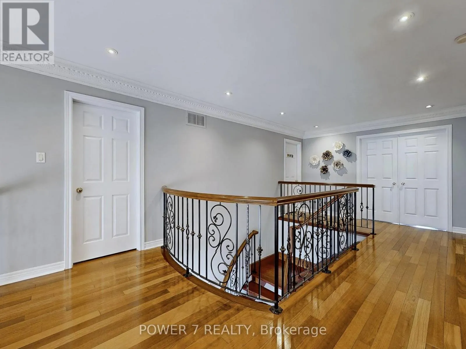 76 SILVER ROSE CRESCENT