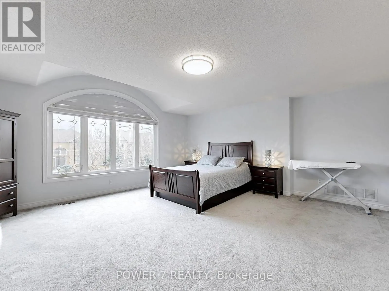 76 SILVER ROSE CRESCENT