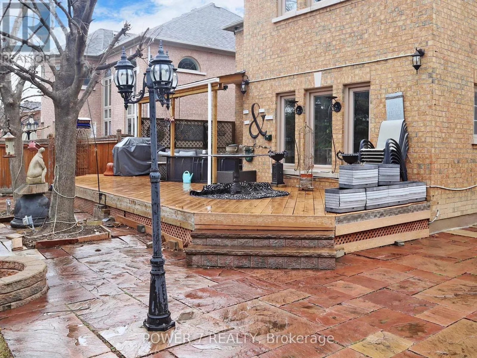 76 SILVER ROSE CRESCENT