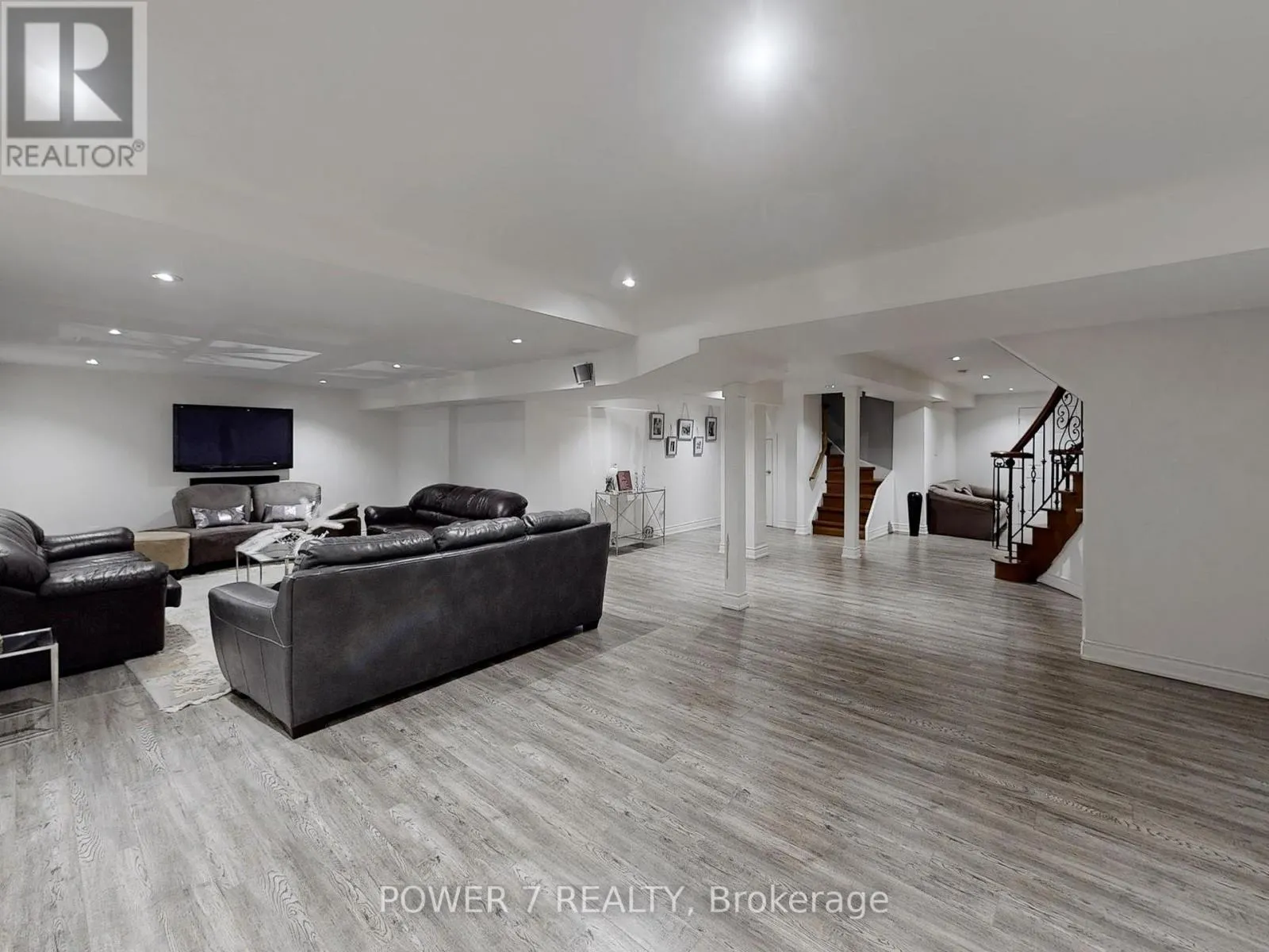 76 SILVER ROSE CRESCENT