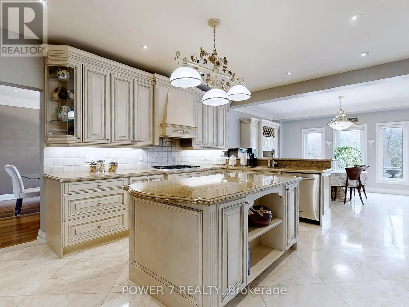 76 SILVER ROSE CRESCENT