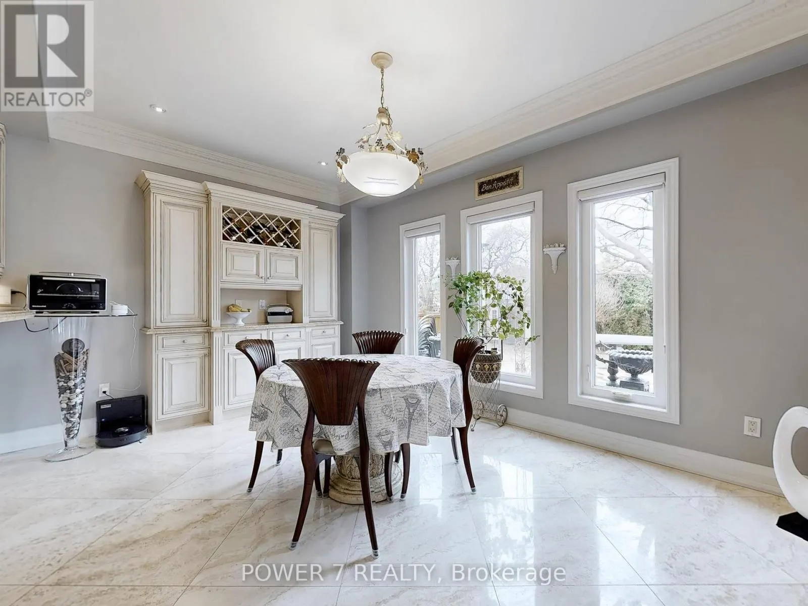 76 SILVER ROSE CRESCENT