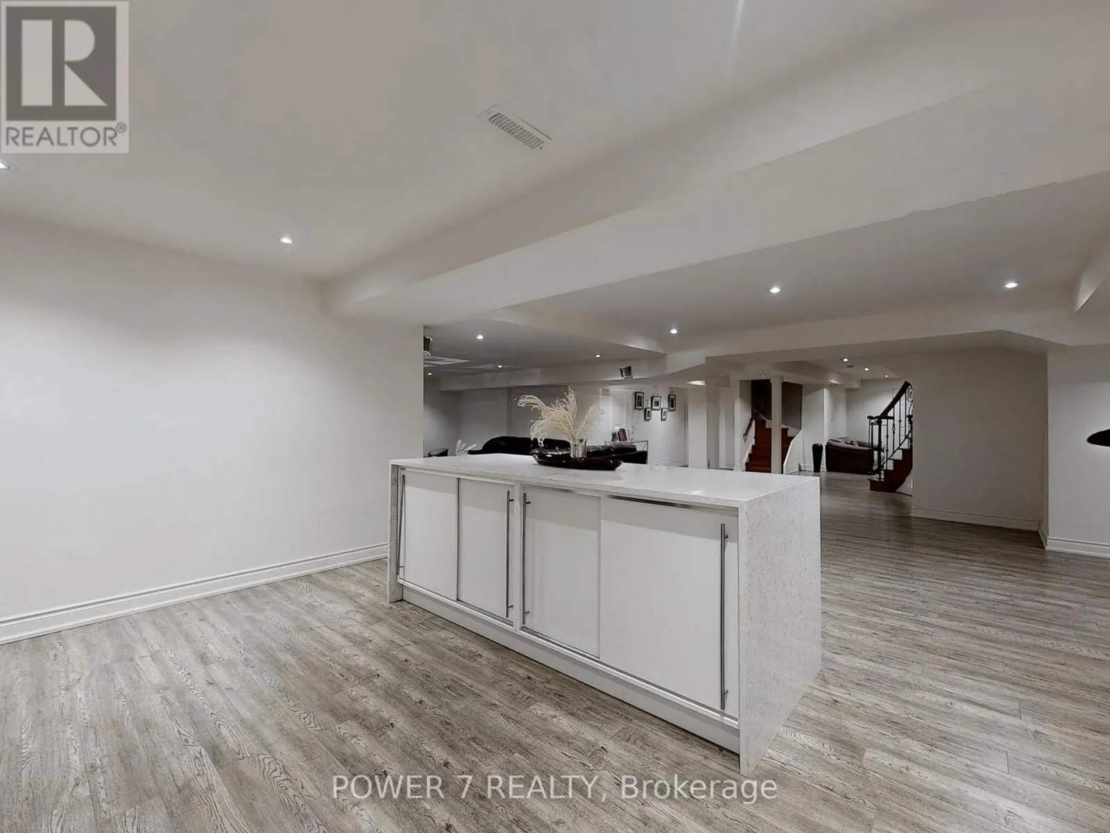 76 SILVER ROSE CRESCENT