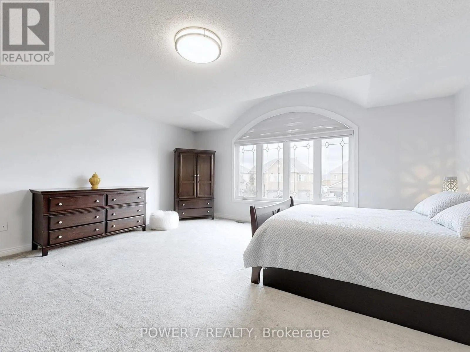76 SILVER ROSE CRESCENT