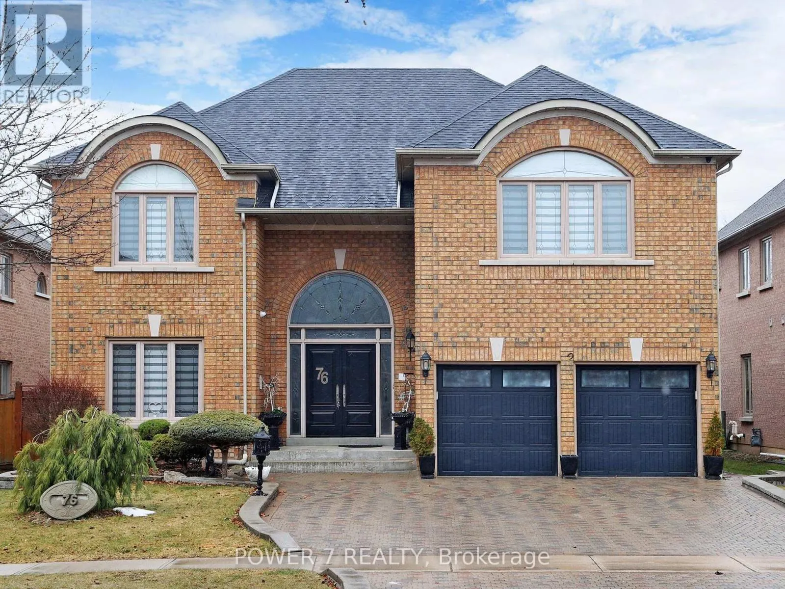 76 SILVER ROSE CRESCENT