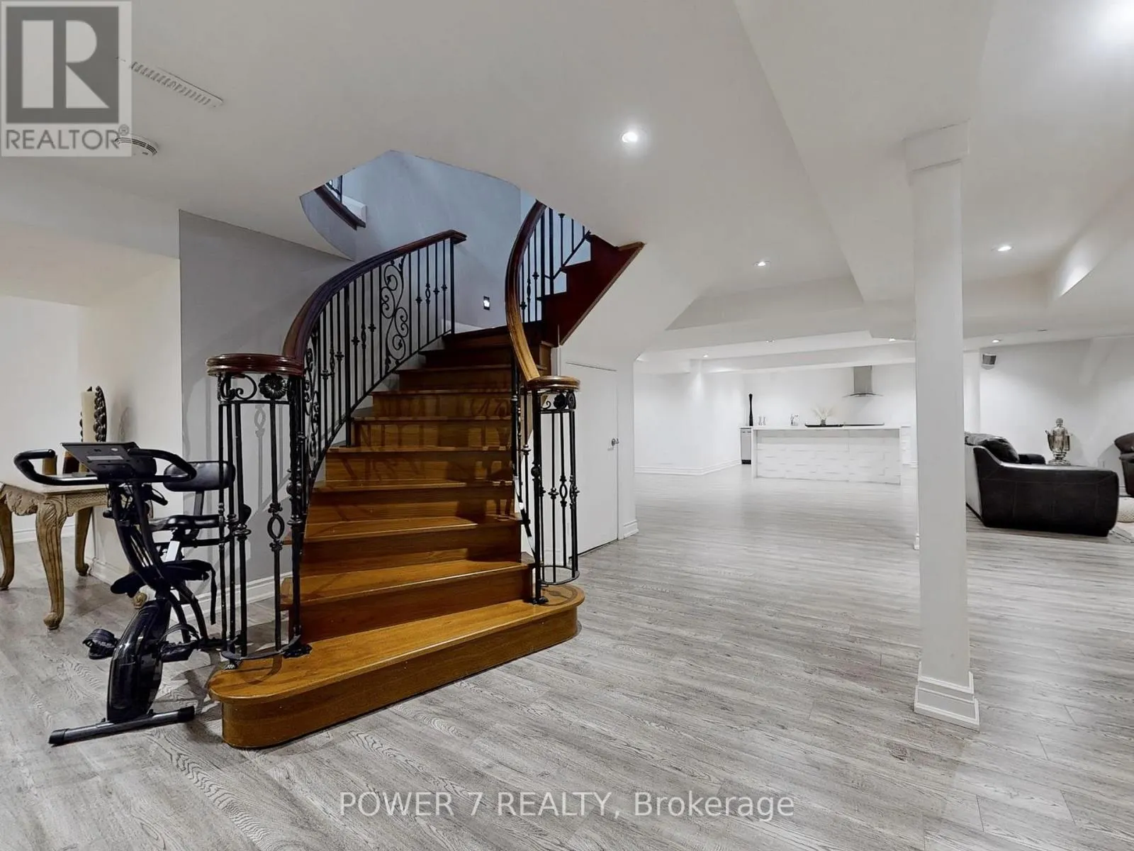 76 SILVER ROSE CRESCENT