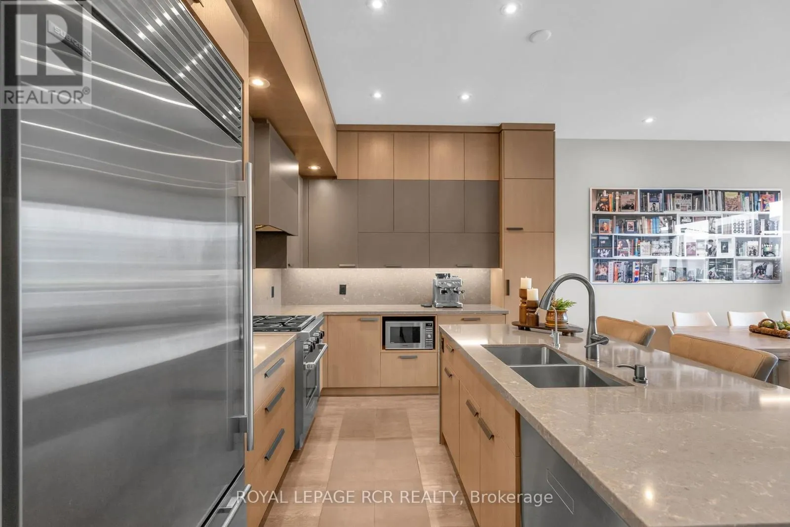 3652 FERRETTI COURT