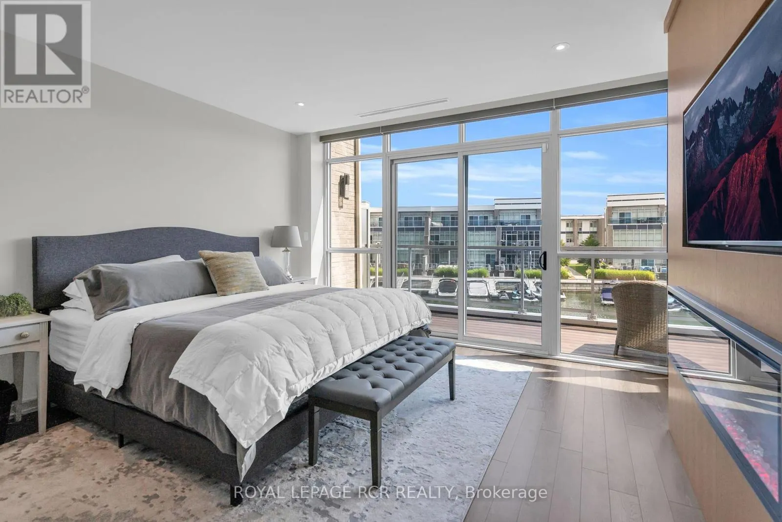3652 FERRETTI COURT