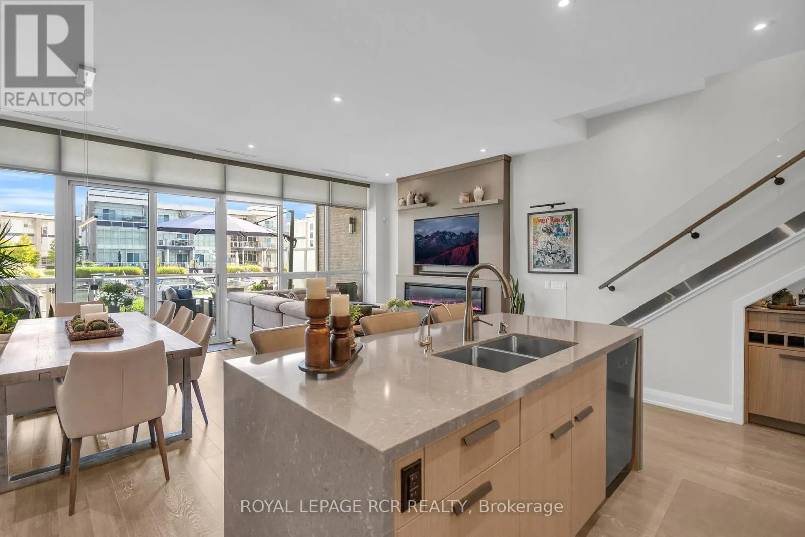 3652 FERRETTI COURT