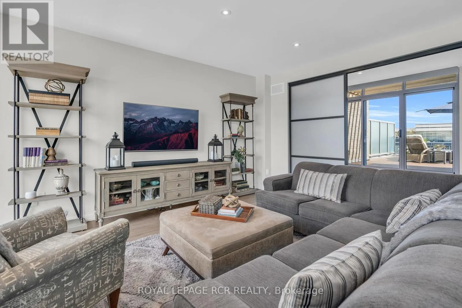 3652 FERRETTI COURT