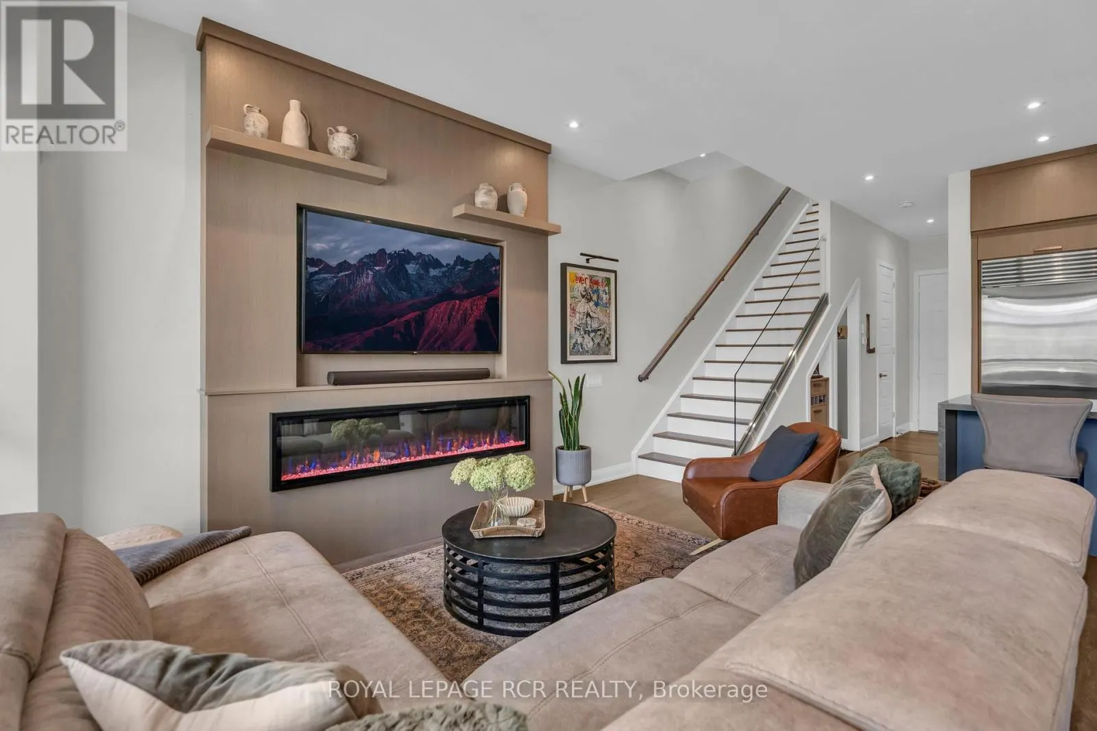 3652 FERRETTI COURT