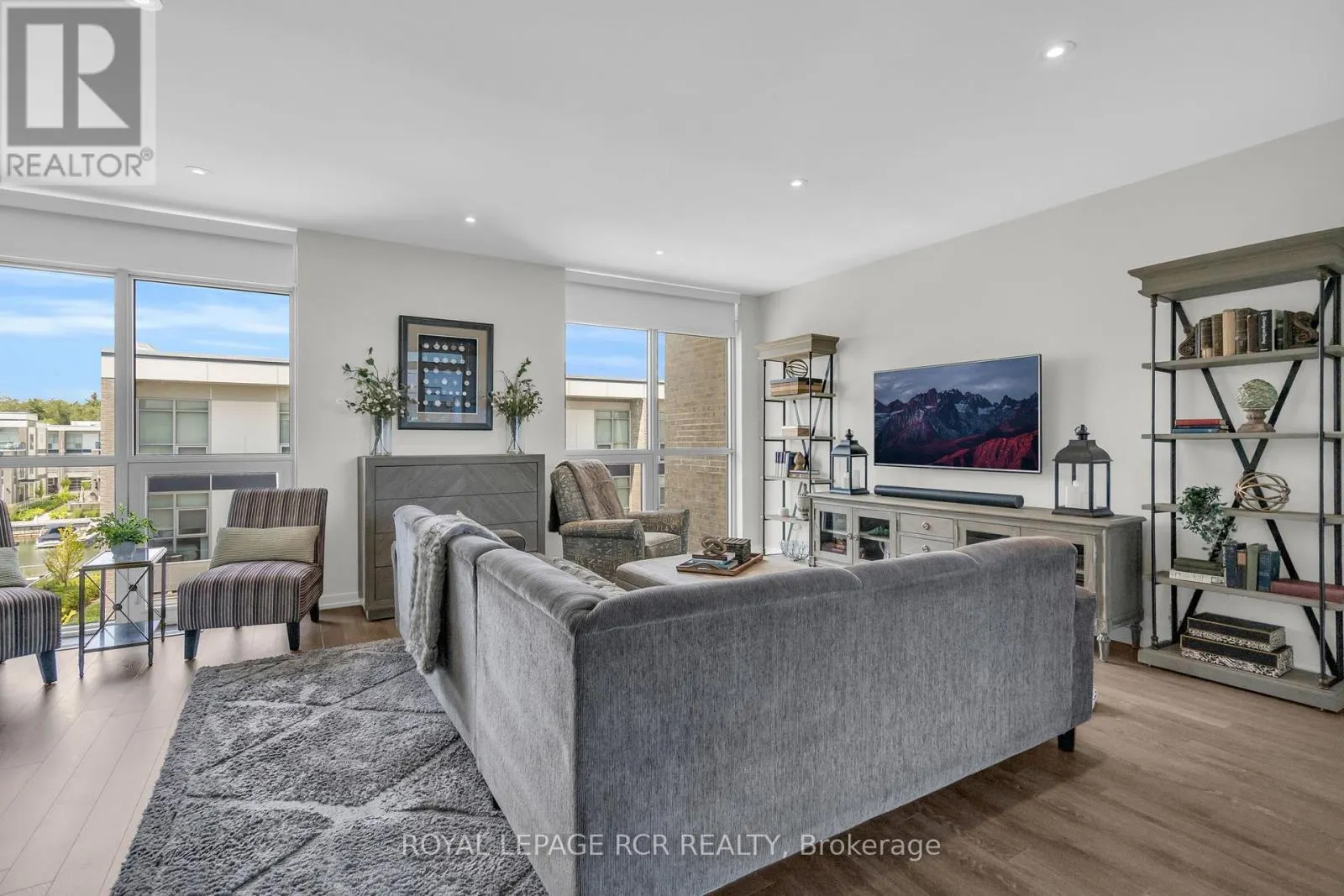 3652 FERRETTI COURT