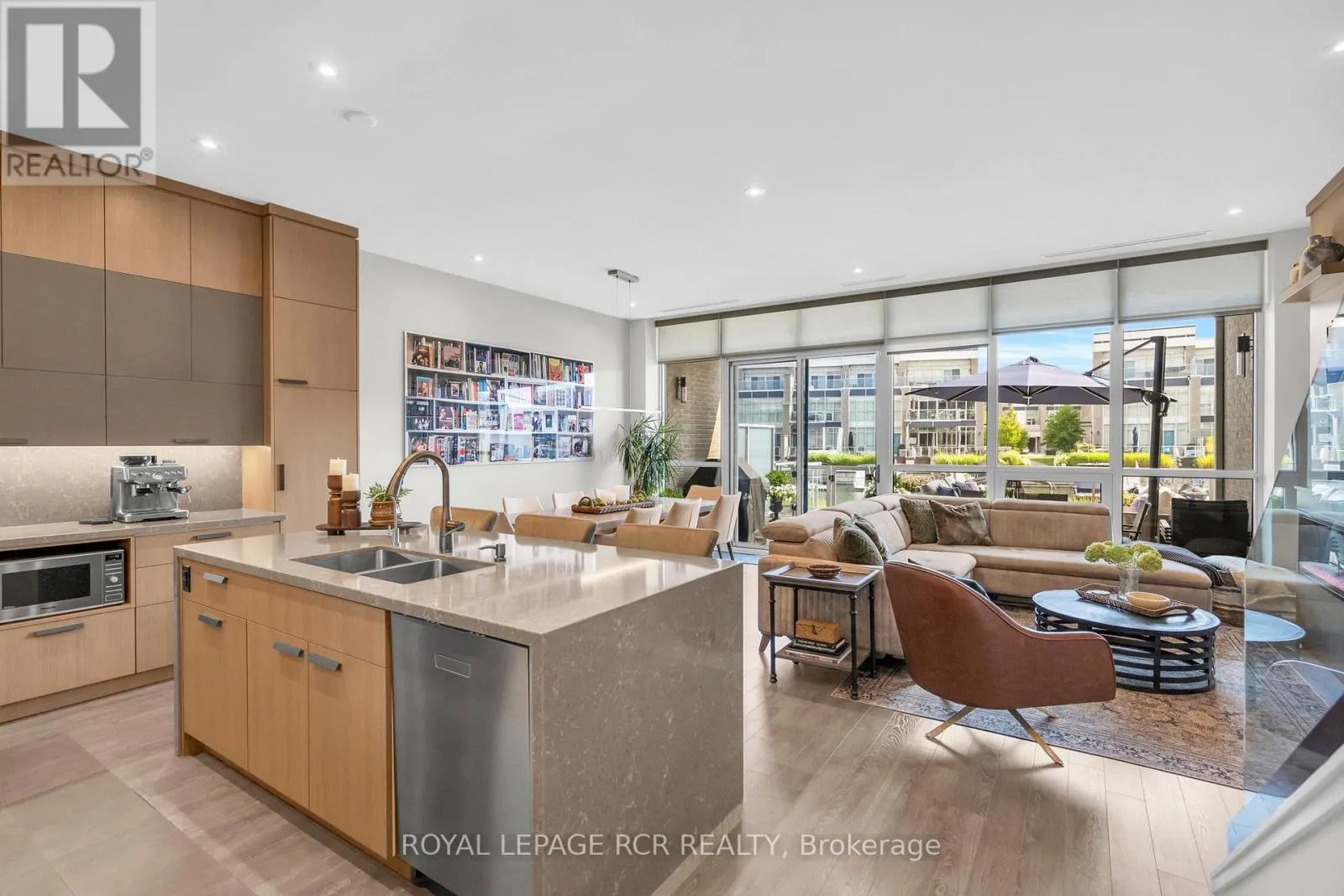 3652 FERRETTI COURT