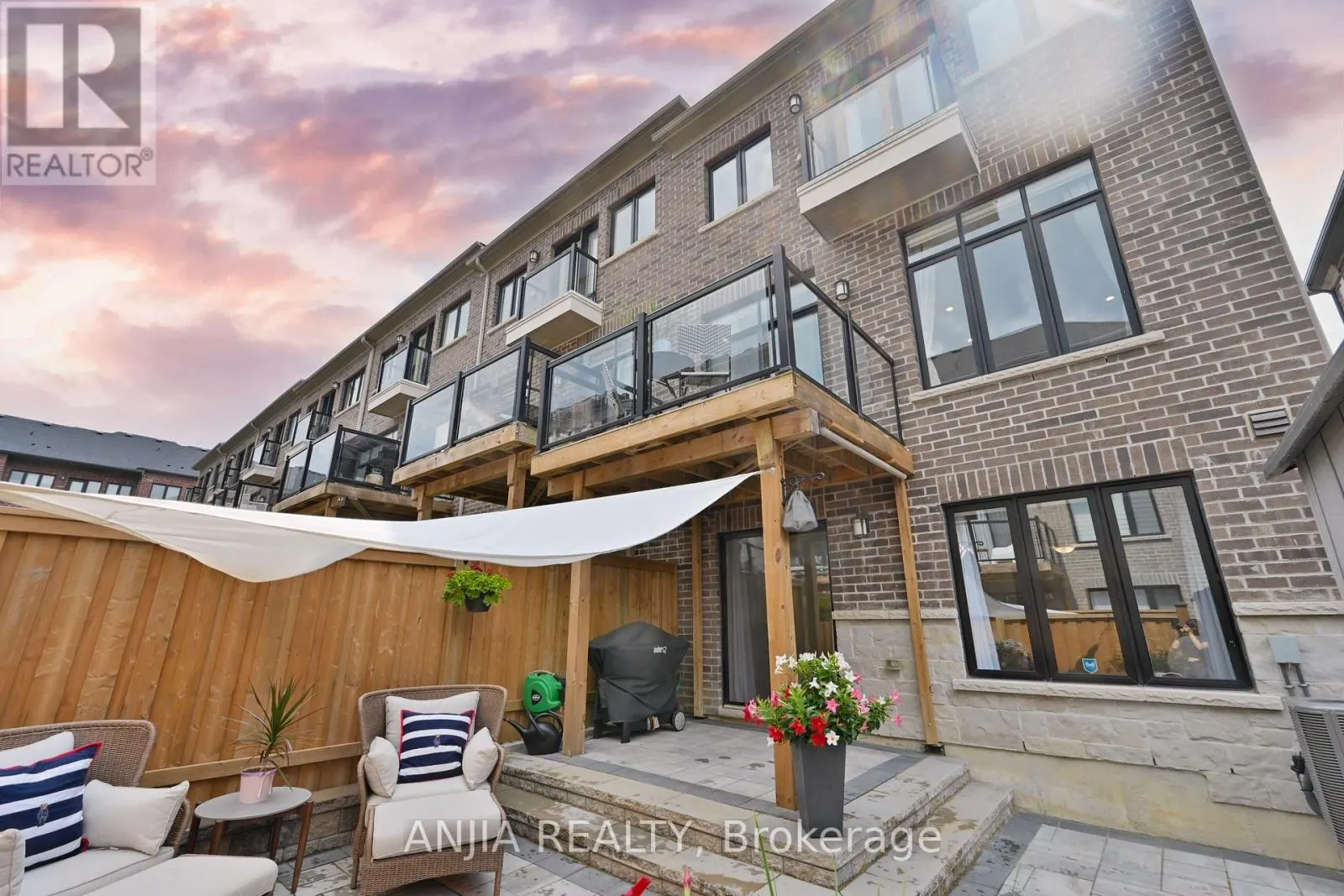 37 DUNCOMBE LANE