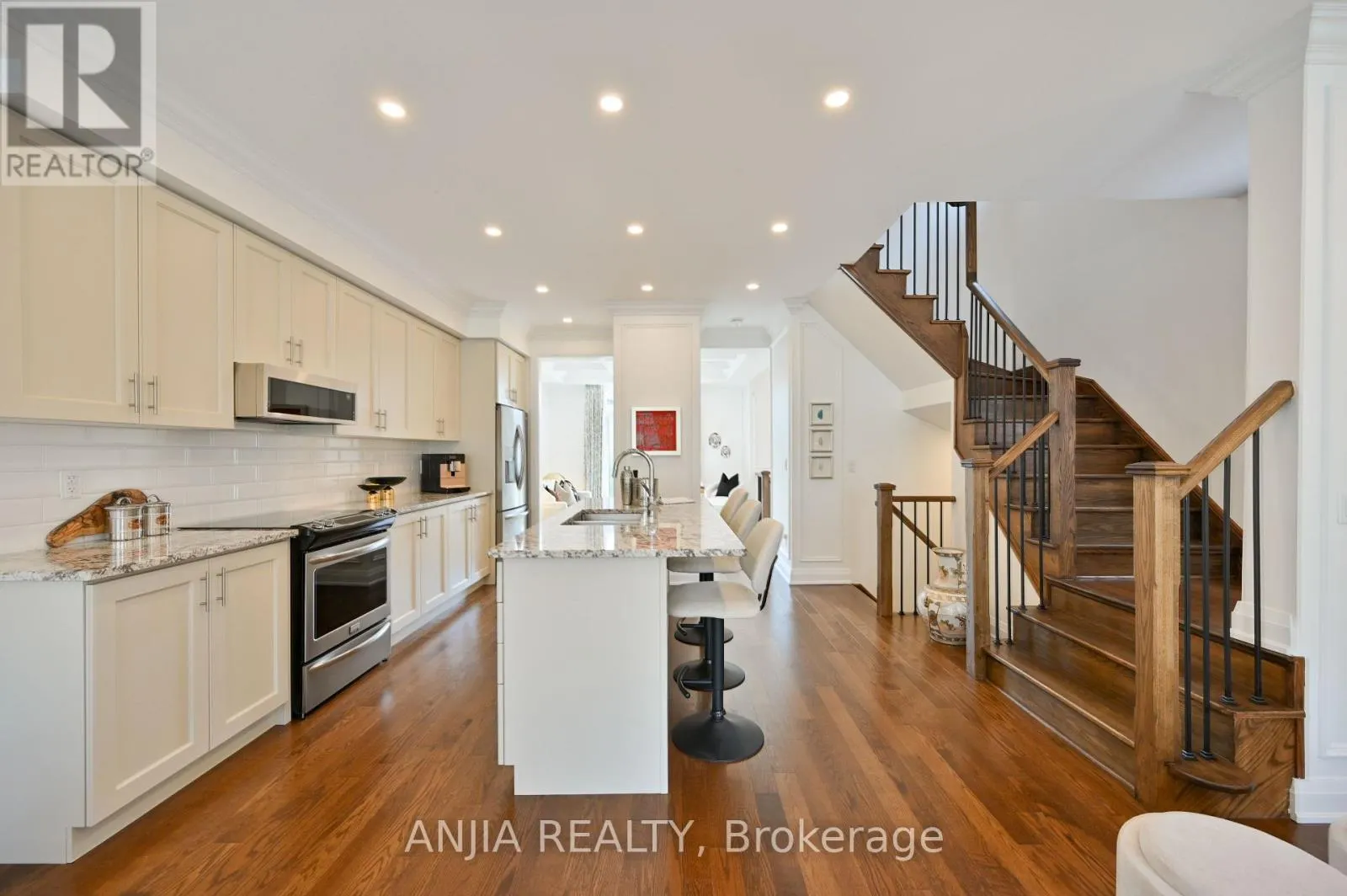 37 DUNCOMBE LANE