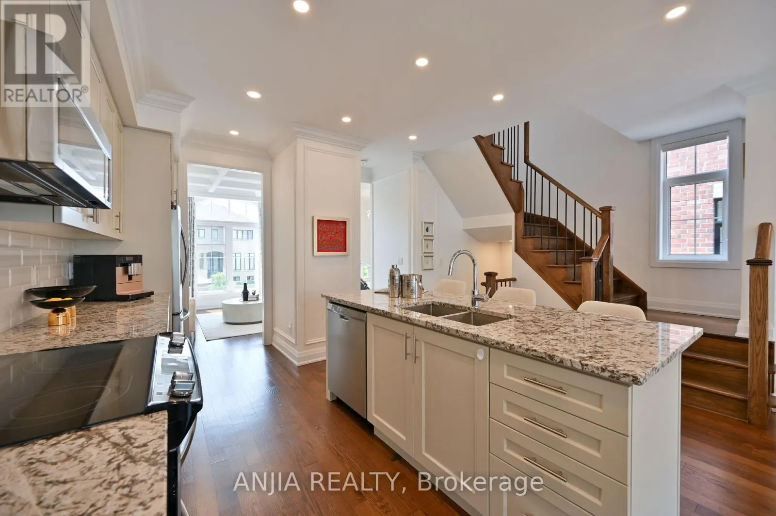 37 DUNCOMBE LANE