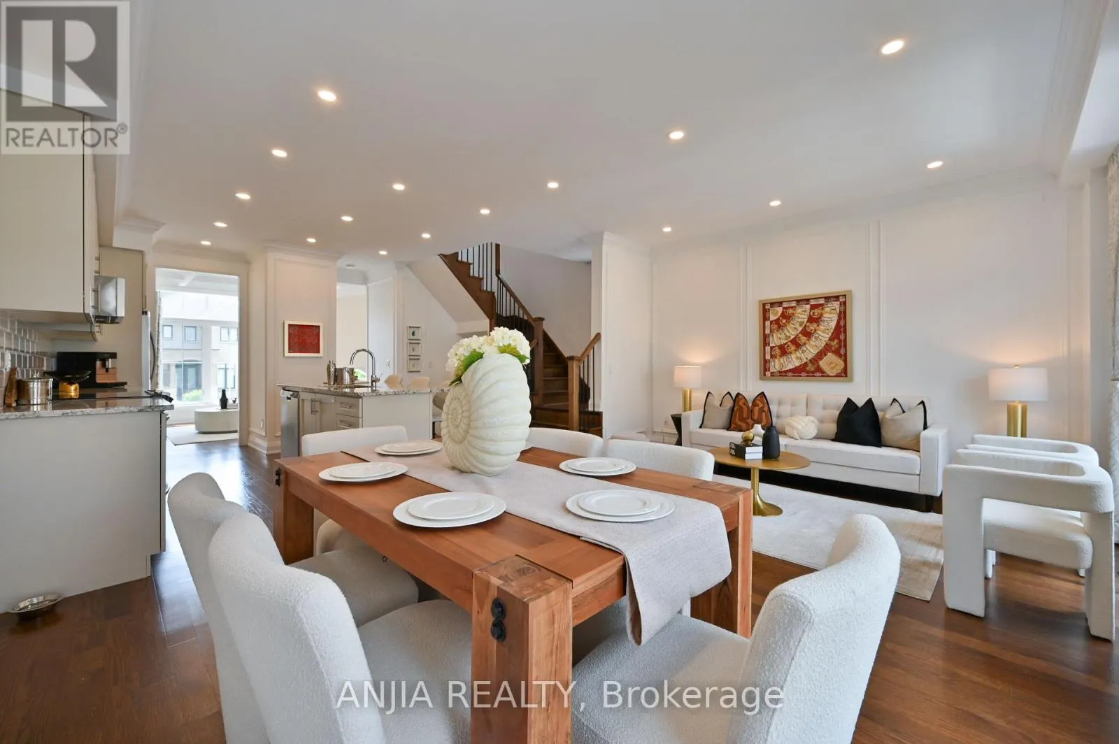 37 DUNCOMBE LANE