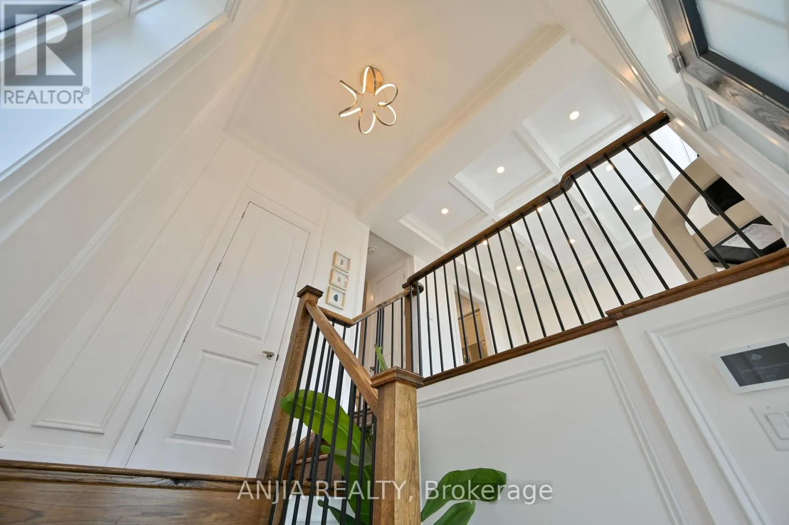 37 DUNCOMBE LANE