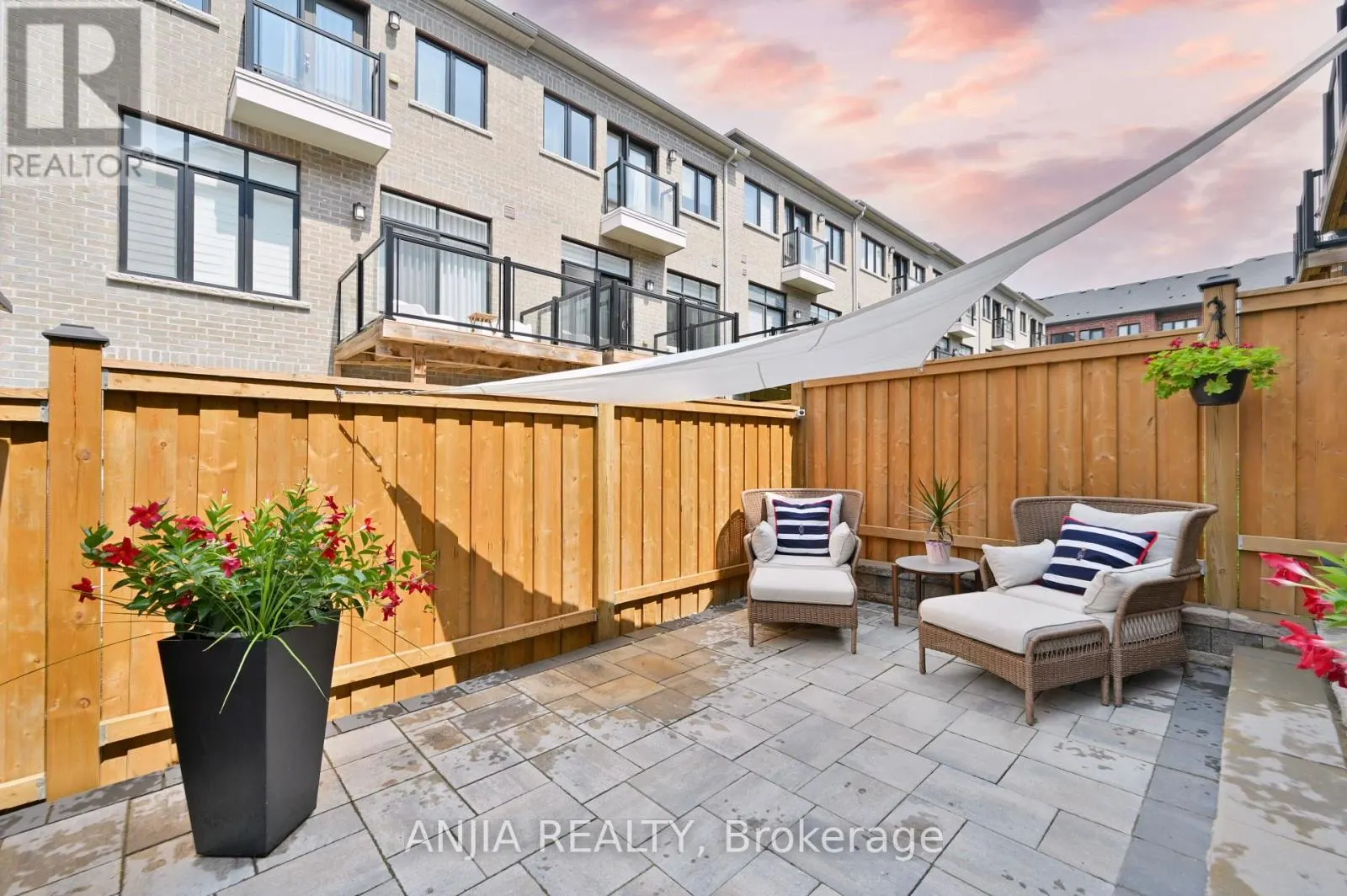 37 DUNCOMBE LANE