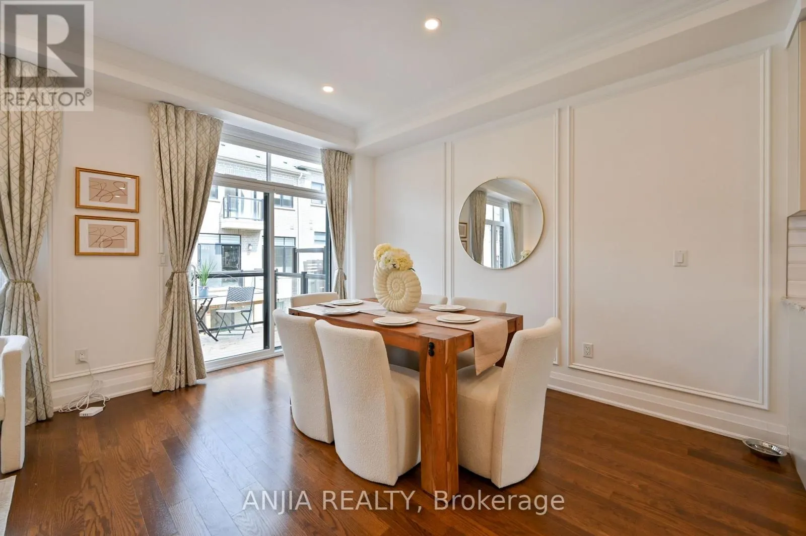 37 DUNCOMBE LANE