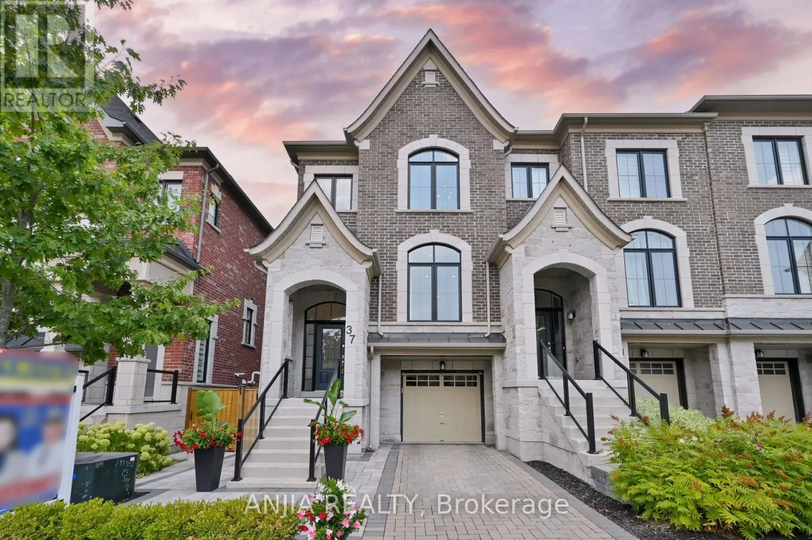 37 DUNCOMBE LANE