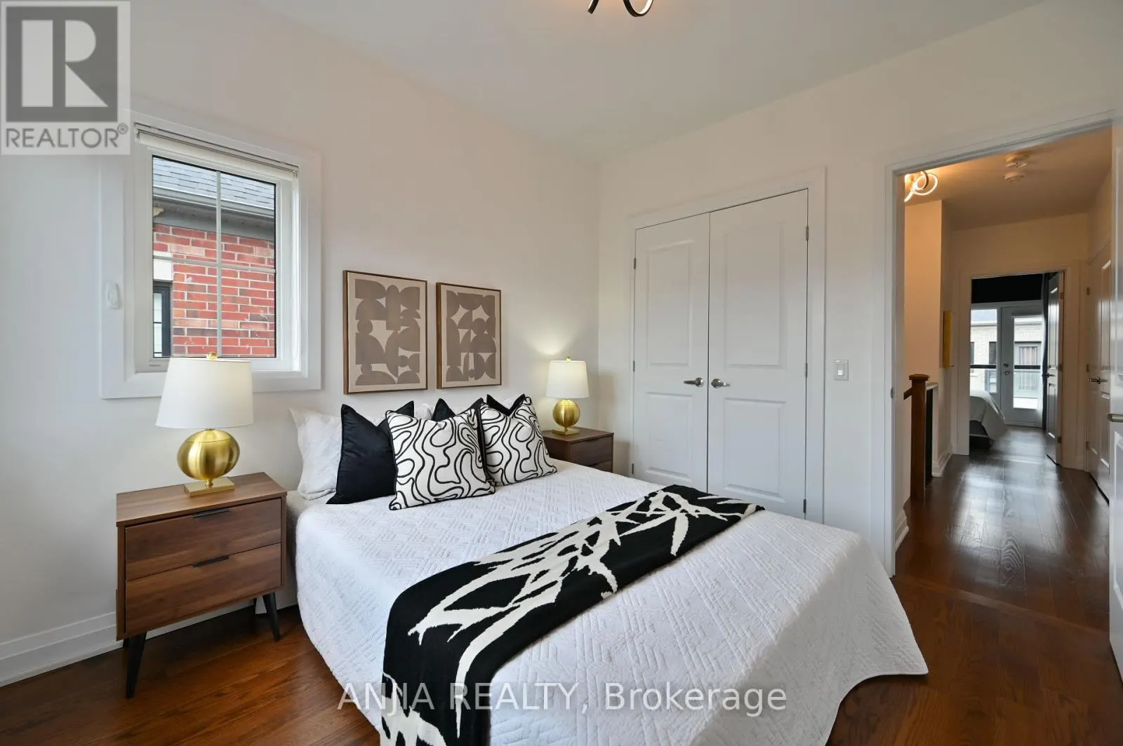 37 DUNCOMBE LANE