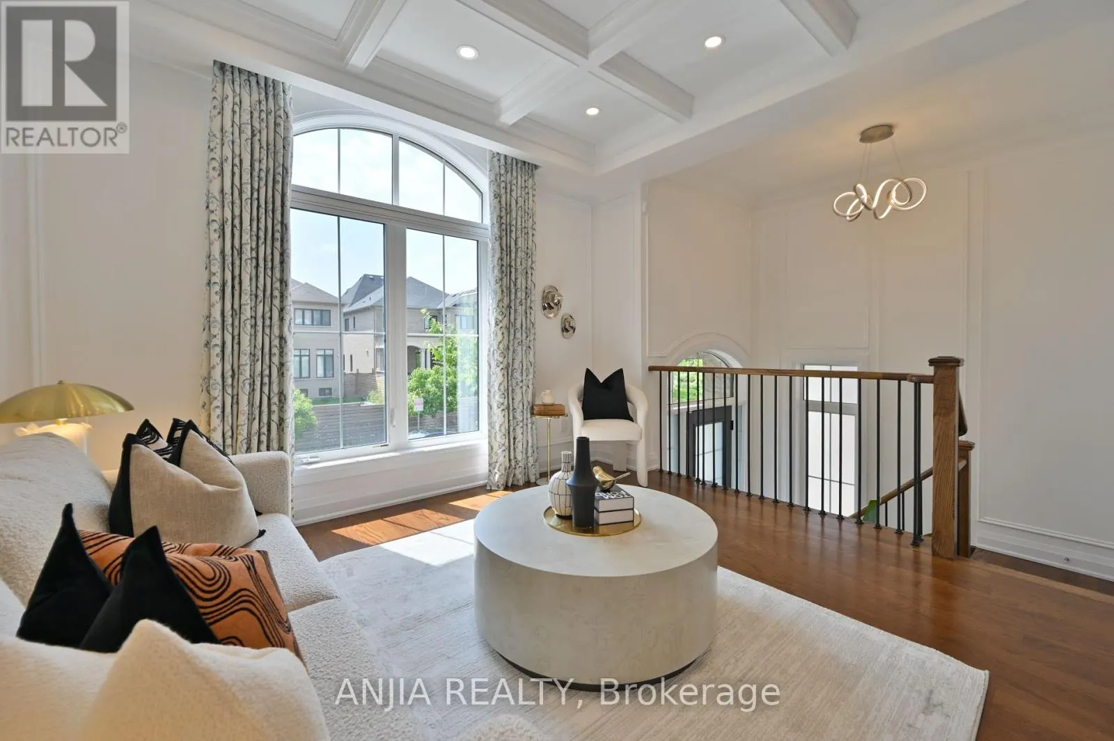 37 DUNCOMBE LANE