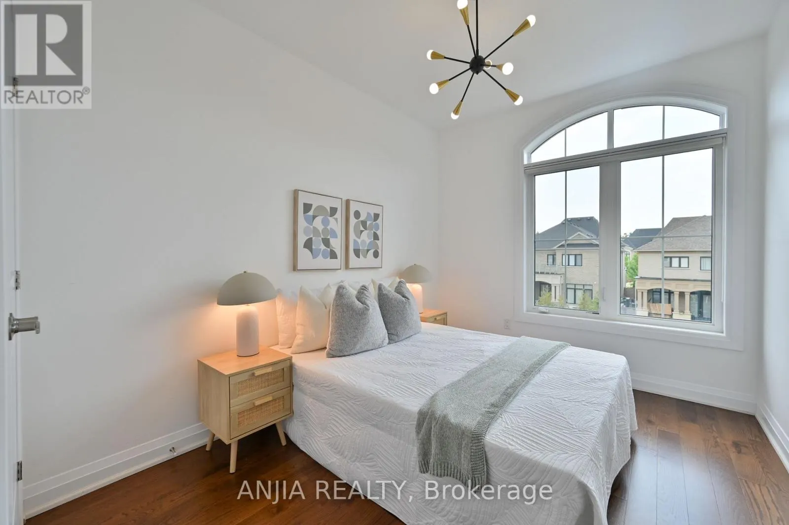 37 DUNCOMBE LANE