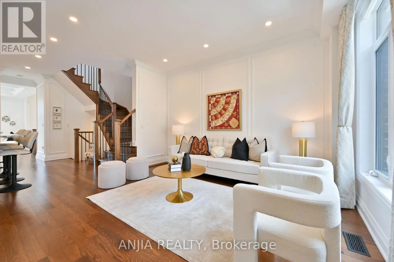 37 DUNCOMBE LANE