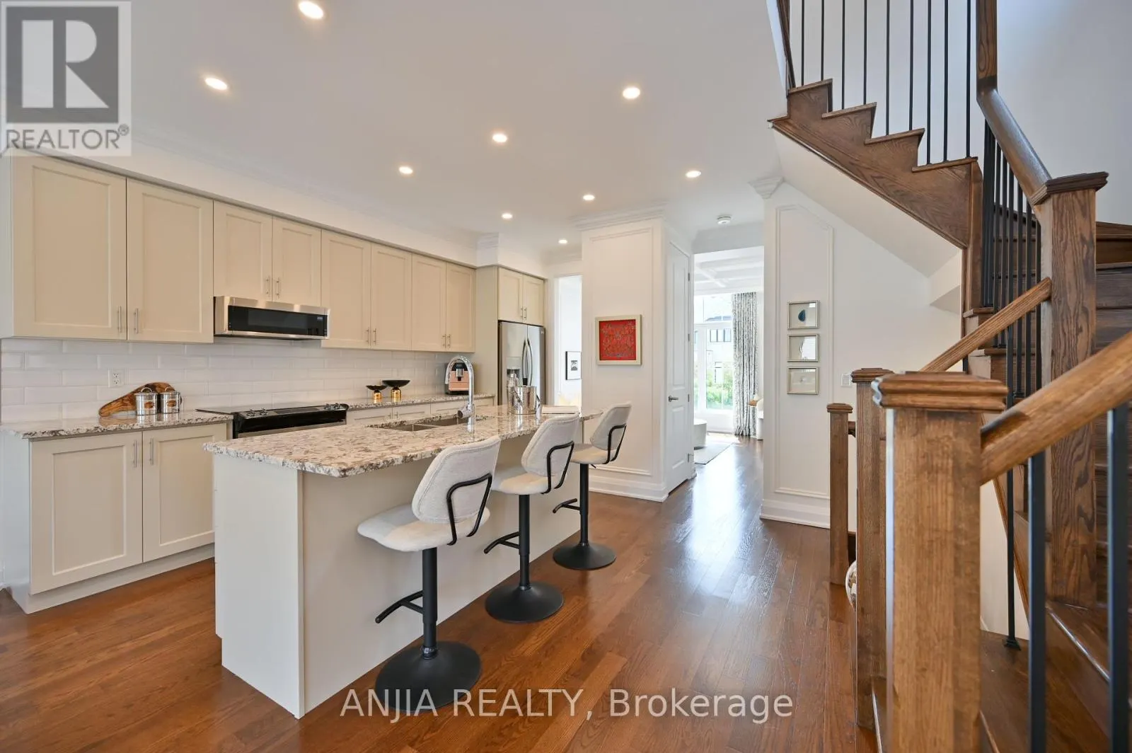 37 DUNCOMBE LANE