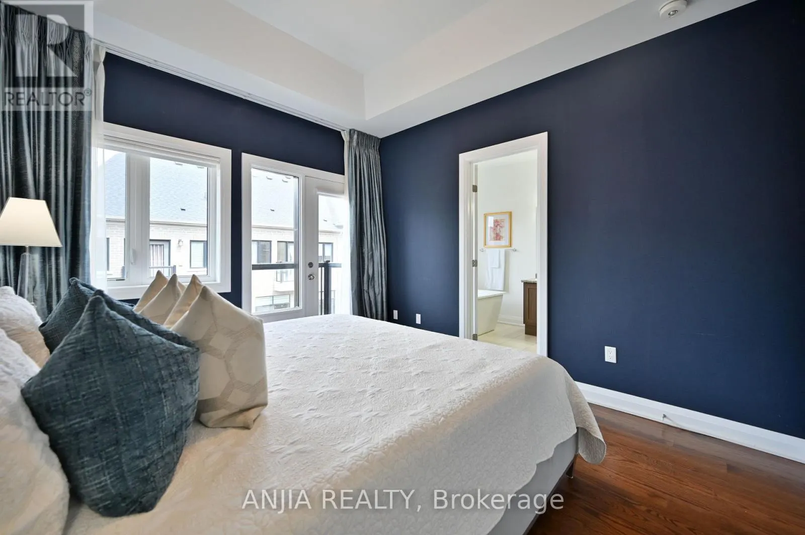 37 DUNCOMBE LANE