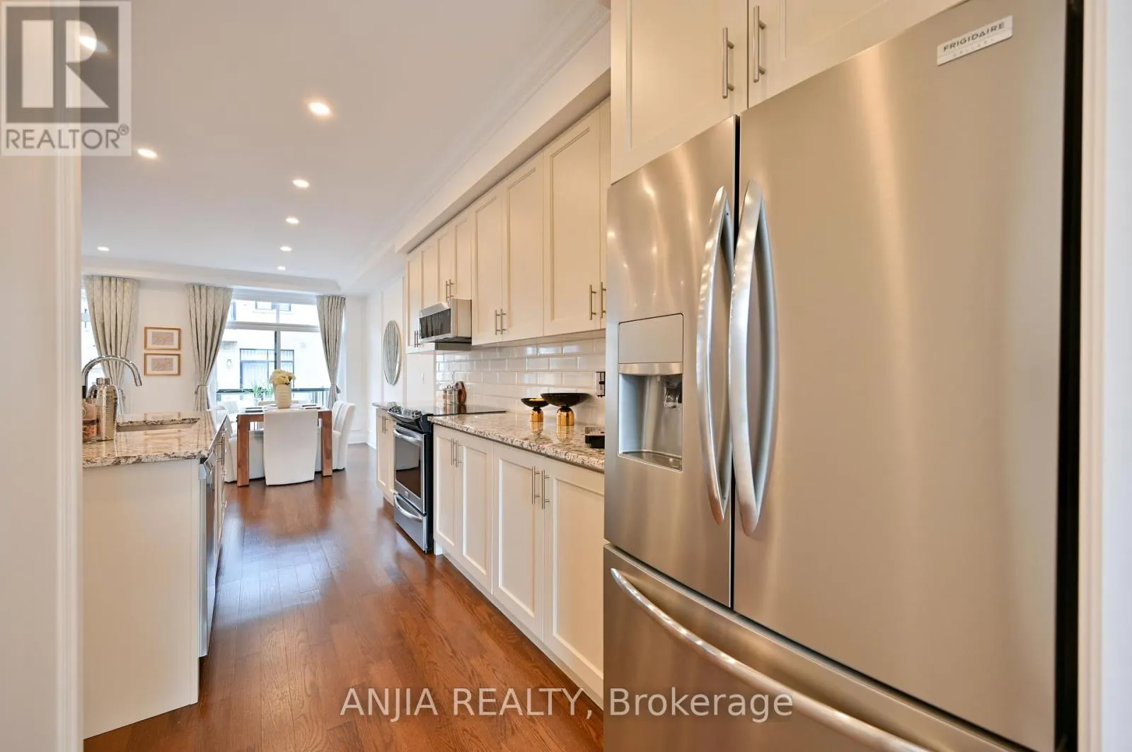 37 DUNCOMBE LANE