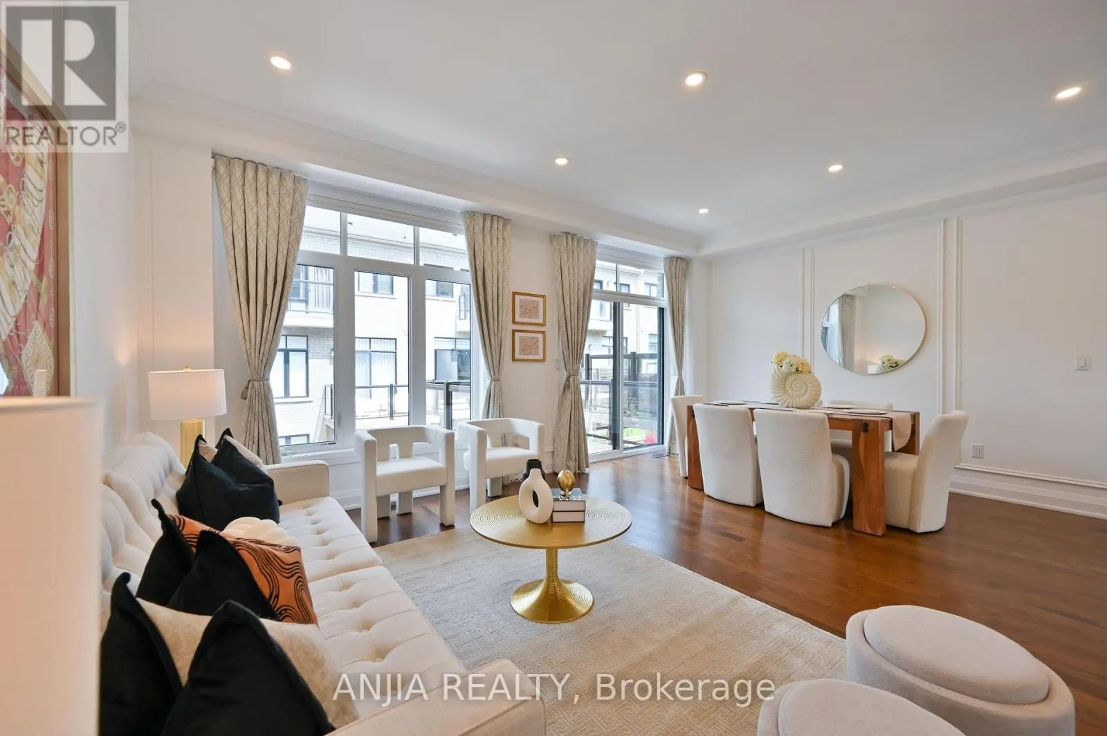 37 DUNCOMBE LANE