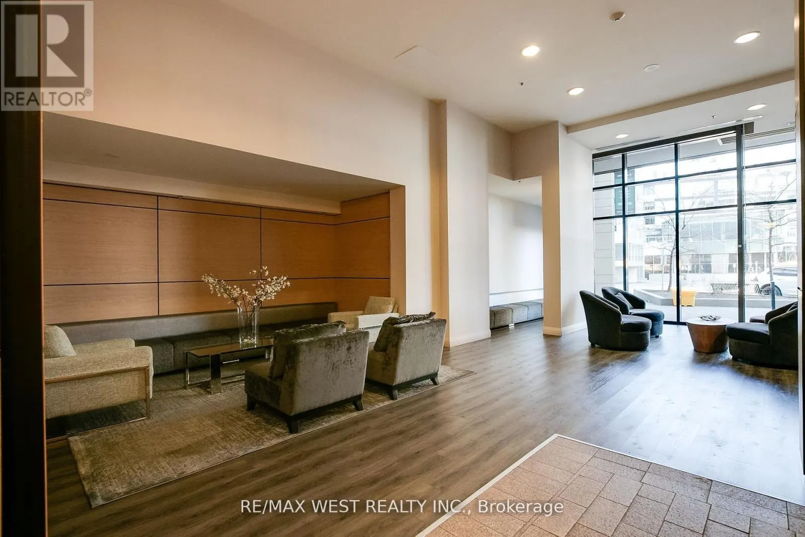 2605 - 2910 HIGHWAY 7 W