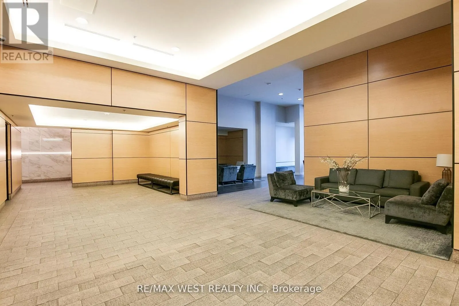 2605 - 2910 HIGHWAY 7 W