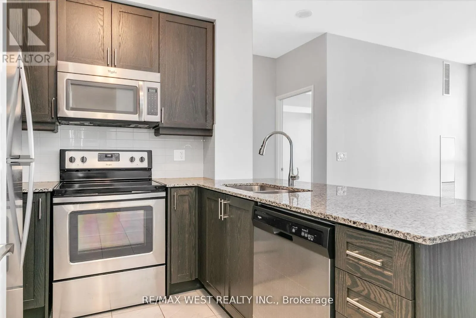 2605 - 2910 HIGHWAY 7 W