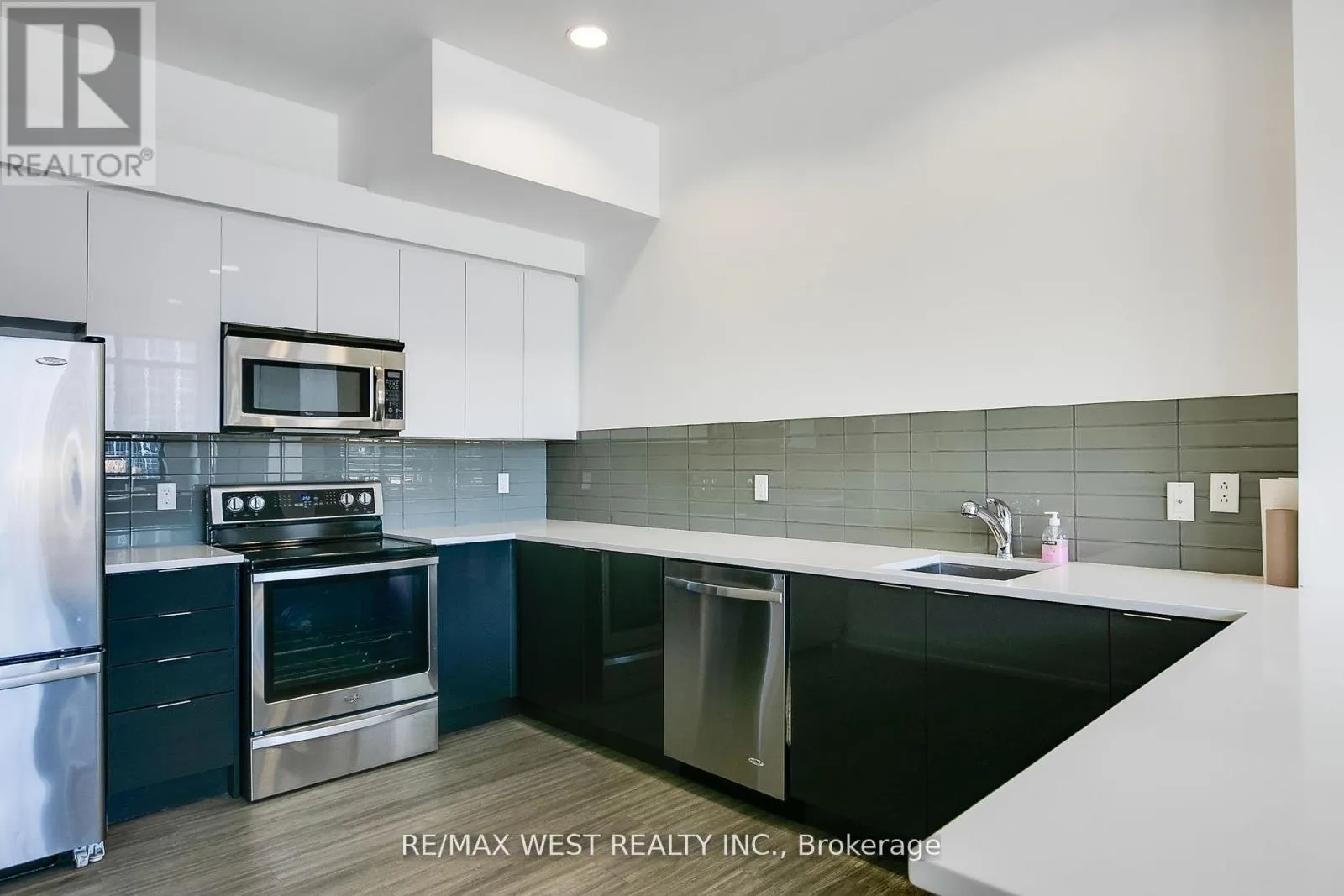 2605 - 2910 HIGHWAY 7 W