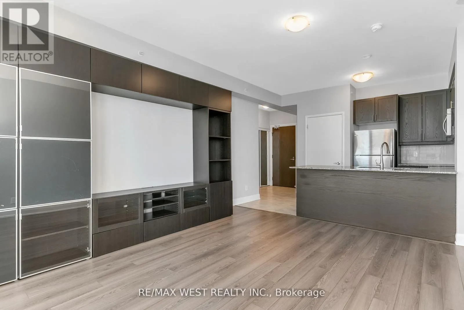 2605 - 2910 HIGHWAY 7 W