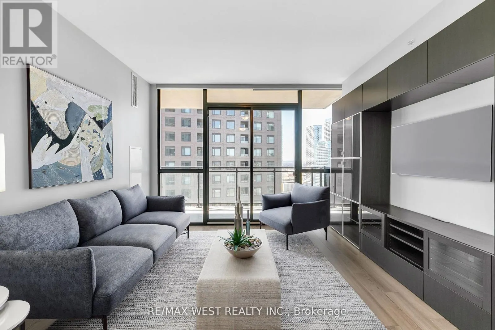 2605 - 2910 HIGHWAY 7 W