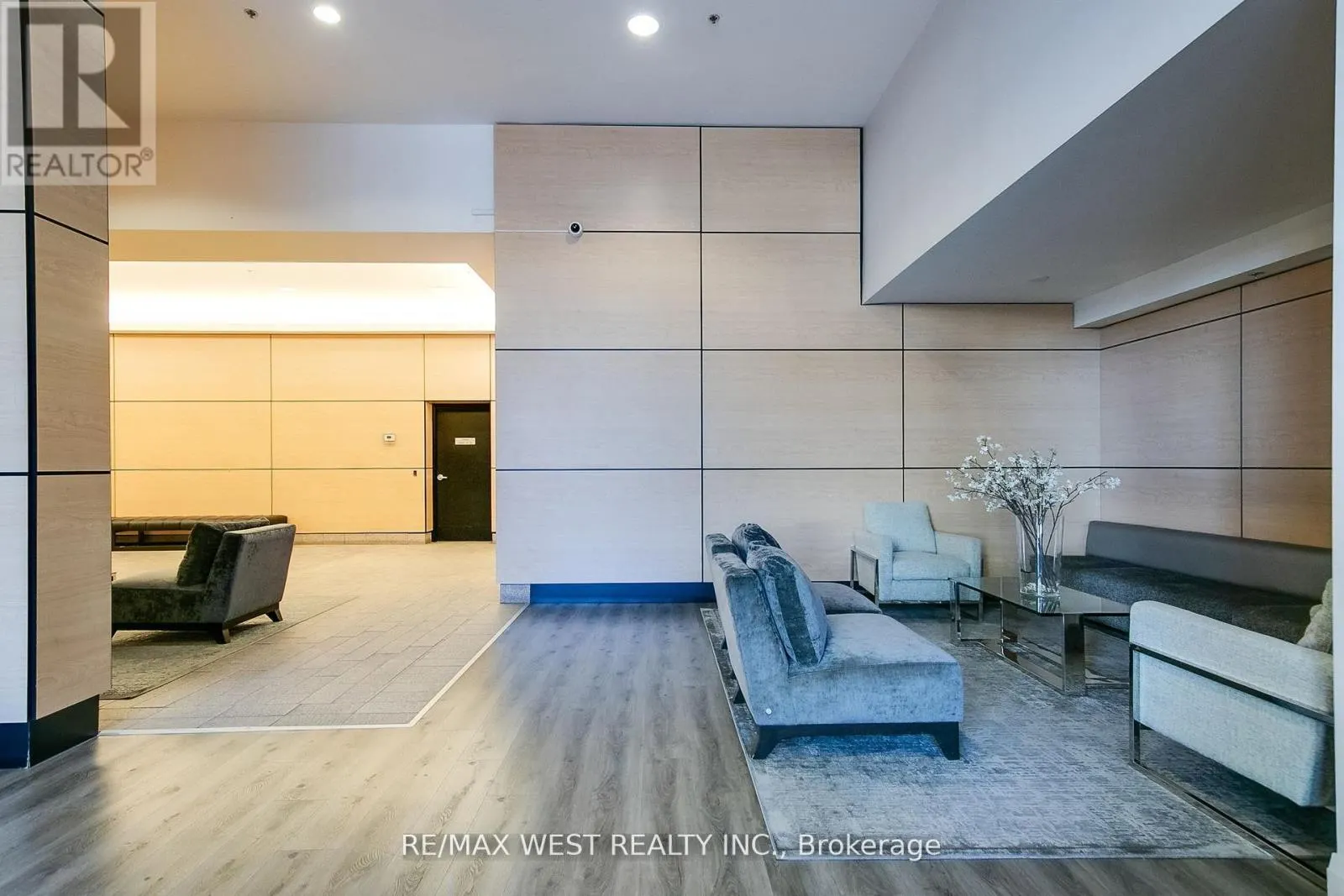 2605 - 2910 HIGHWAY 7 W