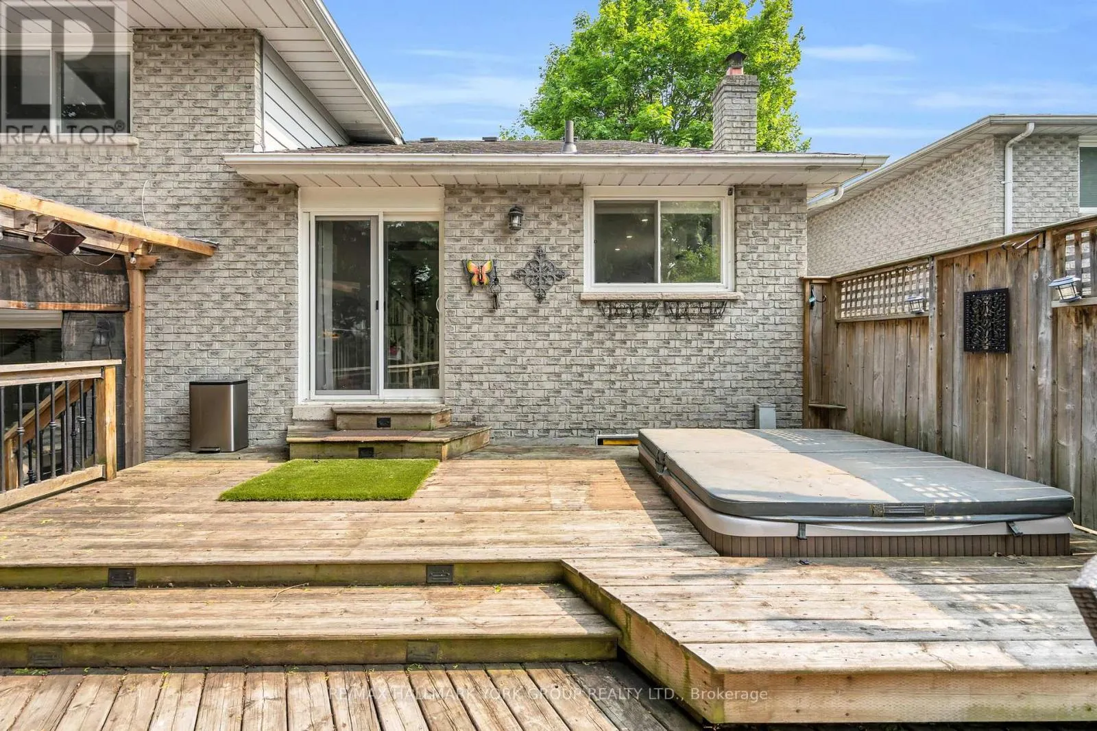 103 WOOD CRESCENT