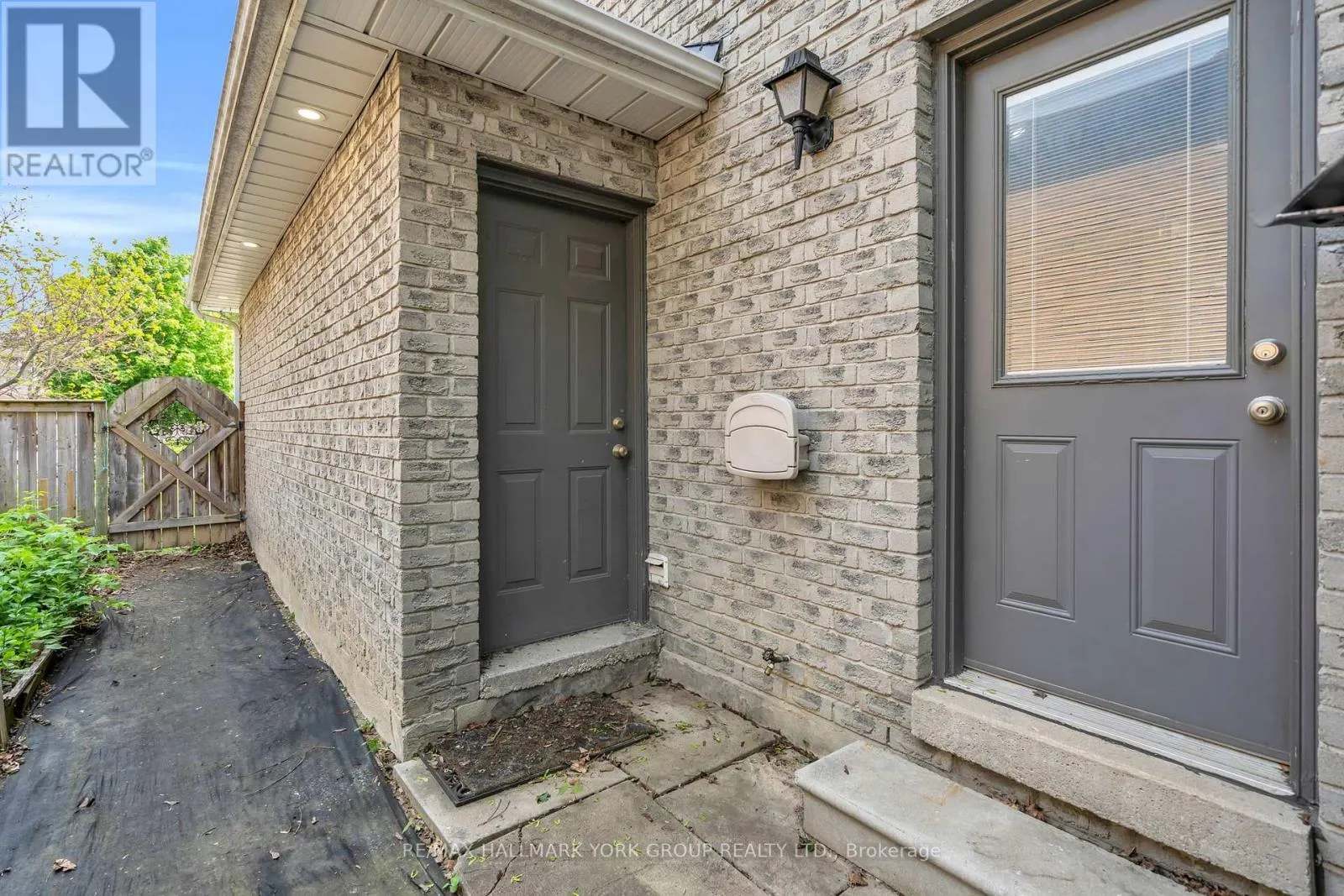 103 WOOD CRESCENT