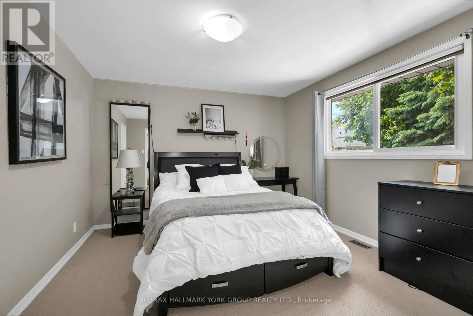 103 WOOD CRESCENT