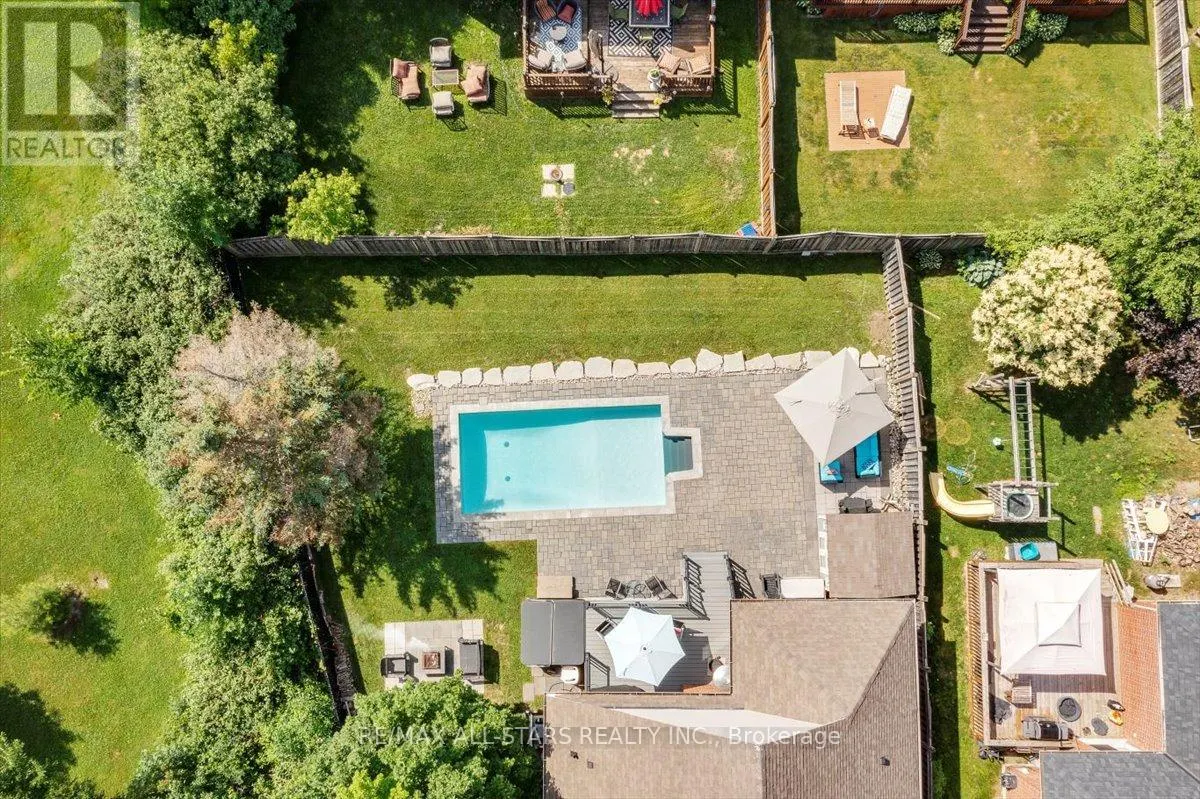 98 BAYVIEW AVENUE