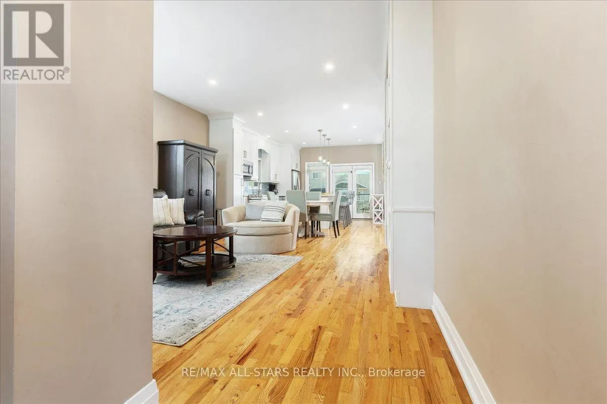 98 BAYVIEW AVENUE