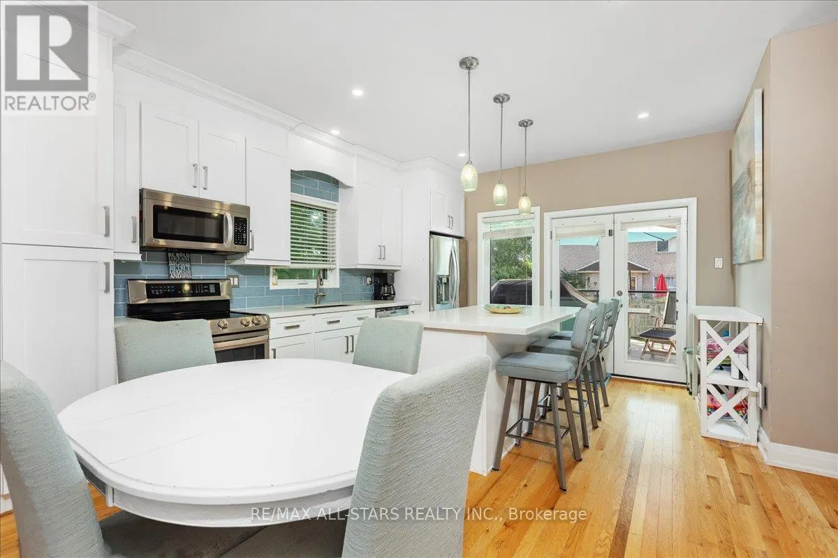 98 BAYVIEW AVENUE